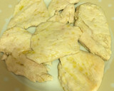 Foto del paso 1 de la receta: Pechuga gratinada con sopa de cebolla