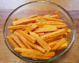 Foto del paso 2 de la receta: Tiras de camote en freidora de aire