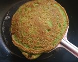 पालक मटर नमकीन पैन केक (Palak matar namkeen pan cake recipe in Hindi) रेसिपी चरण 8 फोटो