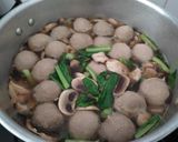 Foto langkah ke 2 dari resep Sup Bakso dan Jamur Champignon.