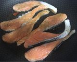 Foto del paso 3 de la receta: Salmon con reducción de salsa de Soja y guarnición de patata