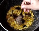 A picture of step 3 of Lahsun Mirch ki Chutney.