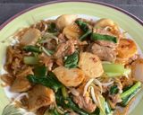 Foto langkah ke 8 dari resep Bakmi Sagu Goreng dengan Tumisan Daging Bakso Sayur Toge.