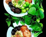 รูปขั้นตอนการทำที่ 2 ของ เส้นข้าวซอยราดด้วยน้ำซอสไก่ตุ๋นเห็ดหอมน้ำขลุกขลิก (SOY SAUCE CHICKEN & NOODLES)