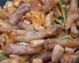 Foto langkah ke 3 dari resep Krengsengan ceker tahu dan leher ayam.