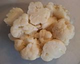 A picture of step 1 of Pasta with Cauliflower (White Sauce).
