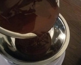 Foto del paso 2 de la receta: Bombones de chocolate rellenos de ganache de maracuyá