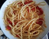 Foto del passaggio 3 della ricetta Spaghettoni con pomodorini, avocado e scaglie di cacioricotta