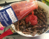 Foto del paso 3 de la receta: Carne de asado especiada en salsa de tomates frescos