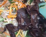 Foto langkah ke 3 dari resep Tumis toge bakso camur kuping.