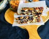 A picture of step 3 of Oats and dates nutty granola bars.