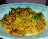 Foto langkah ke 5 dari resep Kwetiaw Goreng Pedas Manis.