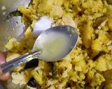 नाशिकचा प्रसिद्ध पाव वडा (pav vada recipe in marathi) रेसिपी स्टेप 4 फोटो 
