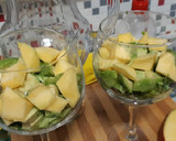 Foto del paso 3 de la receta: Ensalada de langostinos, aguacate y mango