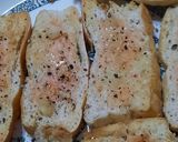 Foto del paso 5 de la receta: Pan con ajo al estilo italiano y sal negra