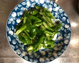 三層肉炒糯米椒的食譜步驟1照片