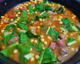 Foto del paso 5 de la receta: Garbanzos con acelgas y carne
