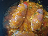 Pechuga de pollo enrollada rellena de arroz y espinacas
