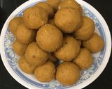 A picture of step 3 of Besan ladoo.