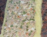 A picture of step 7 of Tuna Roll.