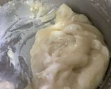 A picture of step 2 of Muah Chee (from white glutinous rice flour).