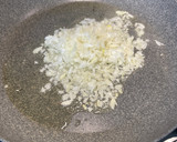 Foto del paso 2 de la receta: Espagueti al nero di sepia con gulas y gambas