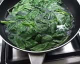 รูปขั้นตอนการทำที่ 1 ของ ผักโขมอบชีส สูตร คีโต (Ketogenic Baked Spinach with Cheese)