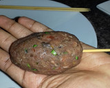A picture of step 2 of Meat kofta with naan bread.