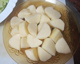 Foto del paso 1 de la receta: Crema de puerros, apio y almendras con pan frito