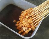 Foto langkah ke 2 dari resep Sate ayam dan kulit.
