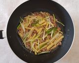 Foto langkah ke 5 dari resep Tumis Jagung Muda Ayam Jamur.