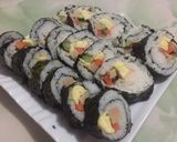 Foto langkah ke 5 dari resep Nasi gulung ala jepang (sushi sederhana).