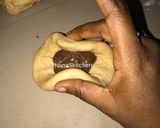 A picture of step 4 of Nutella bread 🥯.