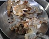 Foto langkah ke 2 dari resep Udang Goreng Sarang Telur / Butter Prawn Egg Floss.