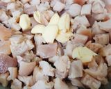Hình bước làm 2 của món Tốp mỡ da heo chiên giòn