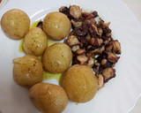 Foto del paso 2 de la receta: Pulpo al mojo hervido con papas cocidas con piel