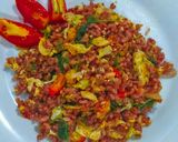 Foto langkah ke 4 dari resep Nasi merah goreng pedas.