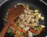 Foto langkah ke 4 dari resep Tumis Pedas Ikan Asin Cucut.