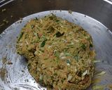 A picture of step 2 of થાલીપીઠ.(Thalipeeth Recipe in Gujarati).