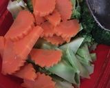รูปขั้นตอนการทำที่ 2 ของ บะหมี่กวางตุ้งผัดไก่หมักซีอิ้วขาว