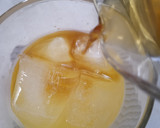 Foto langkah ke 3 dari resep Orange Iced Coffee.