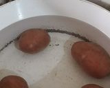 Foto del paso 1 de la receta: Budín de acelga y papas doradas