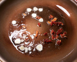 Foto del paso 5 de la receta: Cazuela de merluza con almejas y patatas rosadas