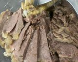 A picture of step 4 of Phở Bò (Vietnamese Beef Noodle Soup).