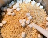 A picture of step 4 of Black sesame paste rice krispies.