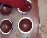 Foto del paso 3 de la receta: Bombones de chocolate con relleno de fresa
