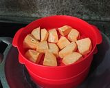 Foto langkah ke 1 dari resep Donat Ubi.