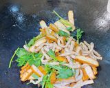 豆乾香根炒肉絲的食譜步驟3照片