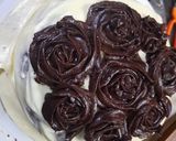 चॉकलेट गनाश केक (chocolate ganache cake recipe in Hindi) रेसिपी चरण 7 फोटो