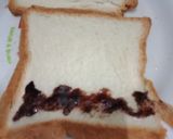 Foto langkah ke 2 dari resep Roti gulung pisang coklat.